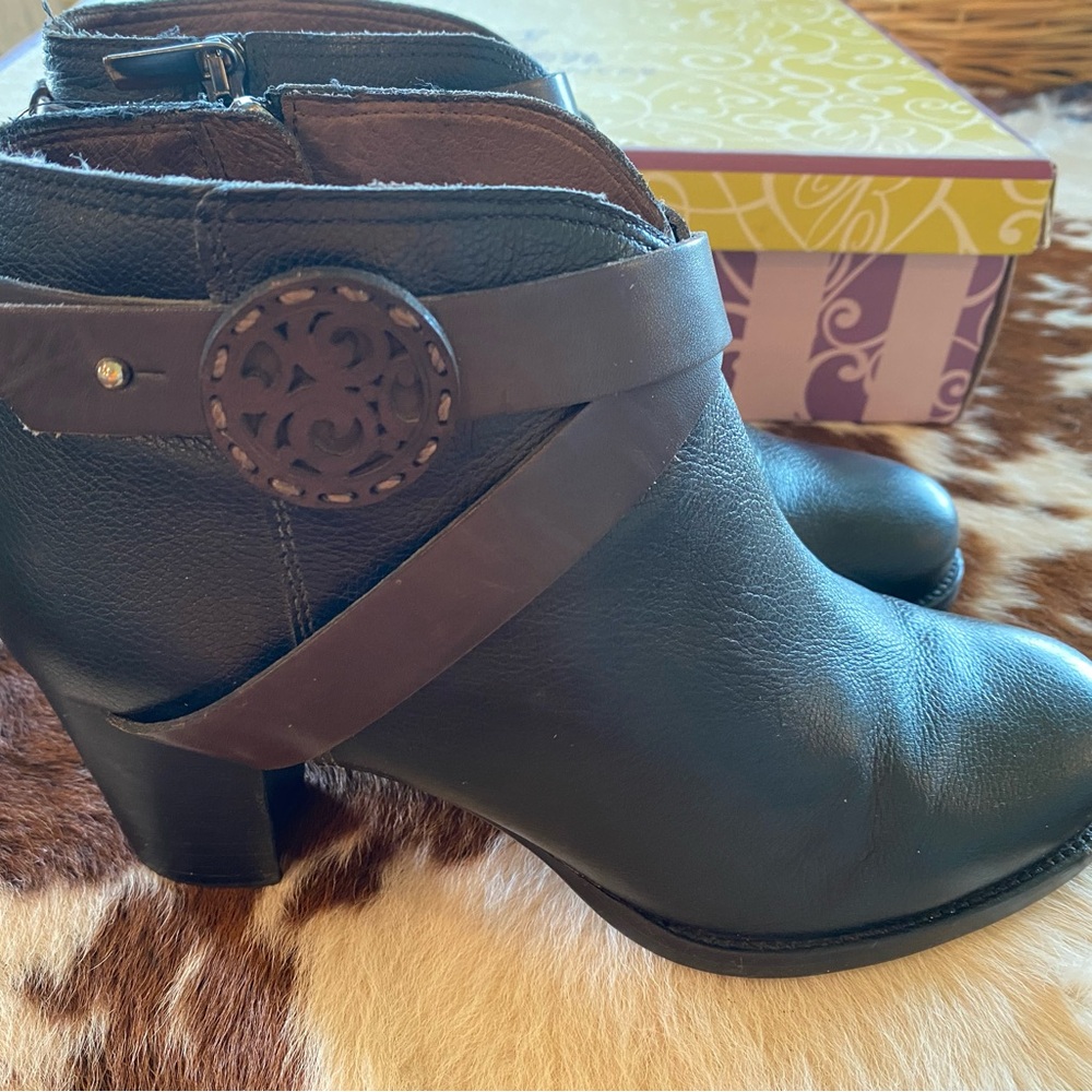 Brighton Gaucho Black leather boots with brown leather accents.